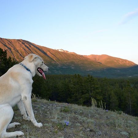 Spirit Lake Lodge Уайтхорс Экстерьер фото