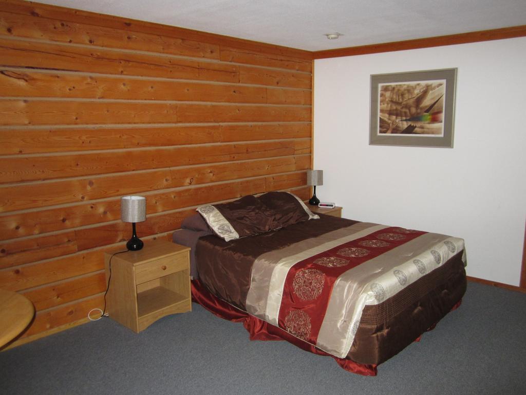 Spirit Lake Lodge Уайтхорс Номер фото