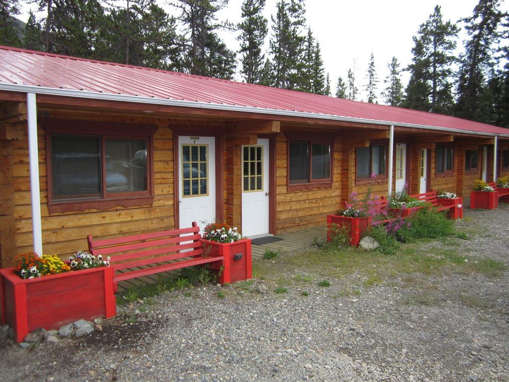 Spirit Lake Lodge Уайтхорс Экстерьер фото