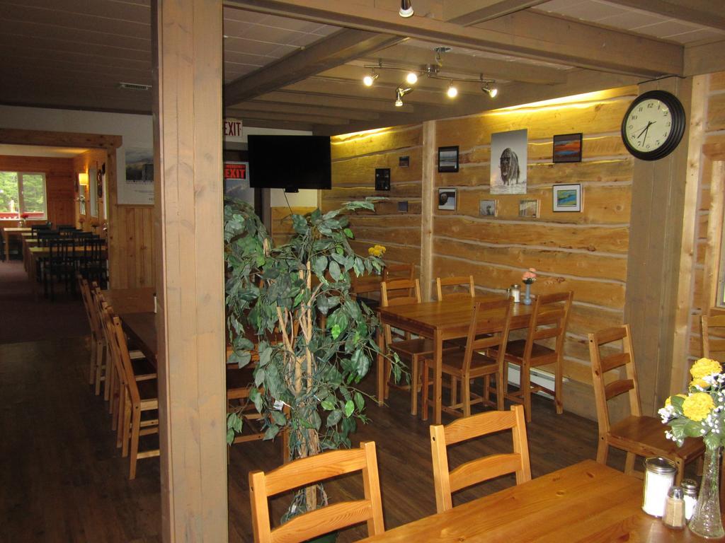 Spirit Lake Lodge Уайтхорс Экстерьер фото